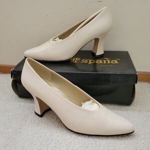 Moda Espada BONE Classic JACKI Leather Pumps Heels 7.5 . ( Worn Twice)